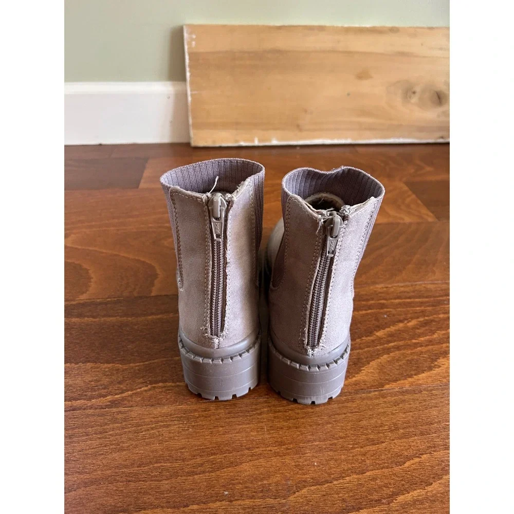Steve Madden Girls Taupe Faux Suede Lug Sole Chelsea Ankle Boots‎ Size  2